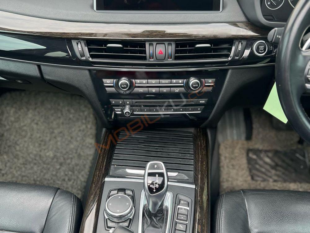 Mobil BMW X5 2015