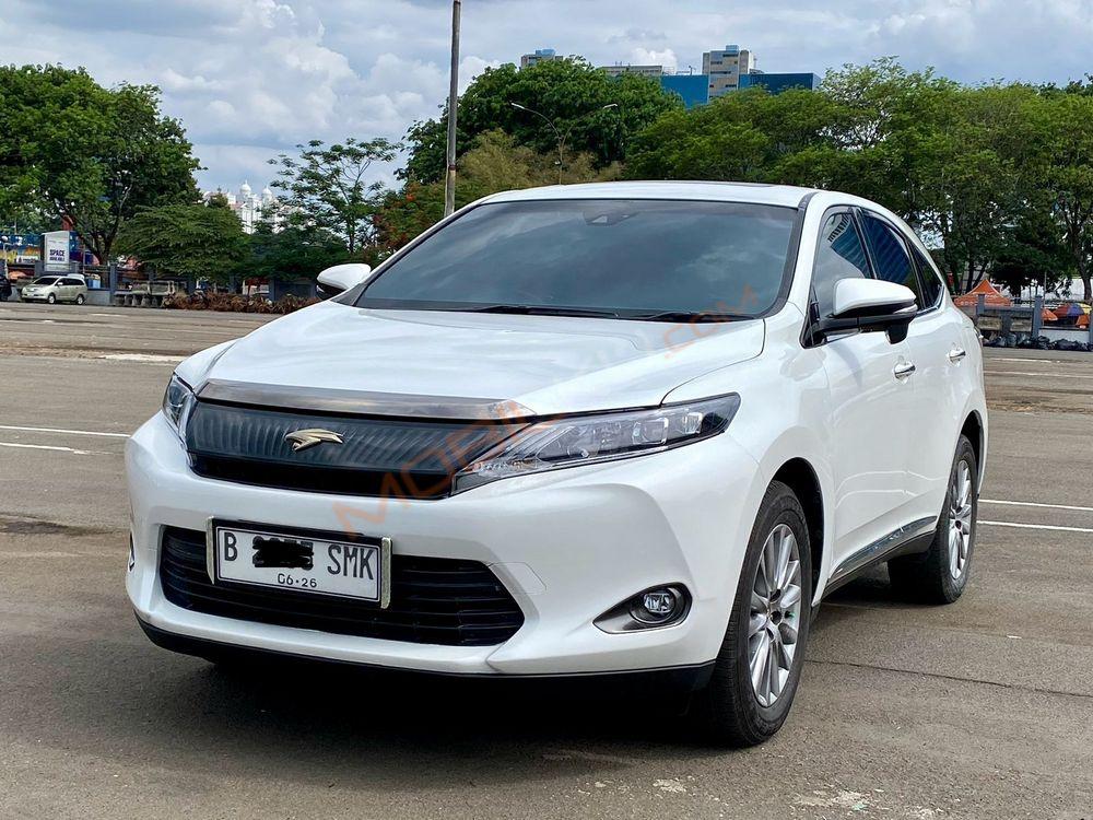 Mobil Toyota Harrier 2015