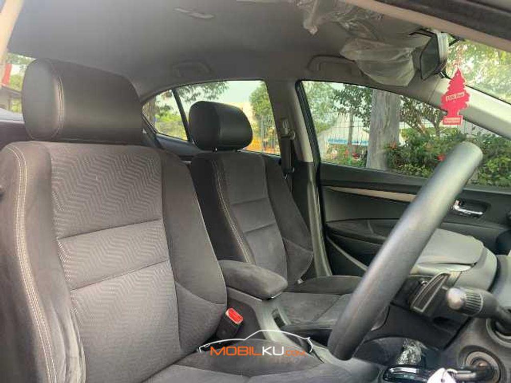 Mobil Honda City Sedan 2012