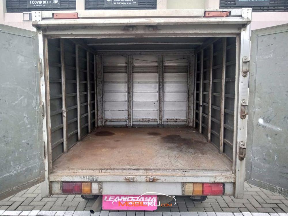 Mobil Isuzu Panther 2004