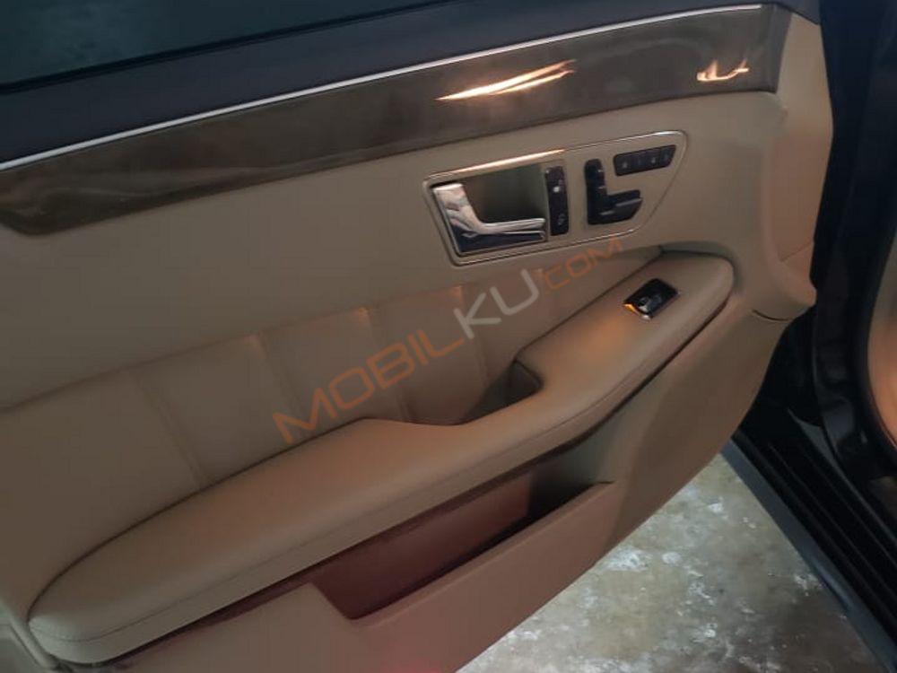 Mobil Mercedes-Benz E-Class 2010