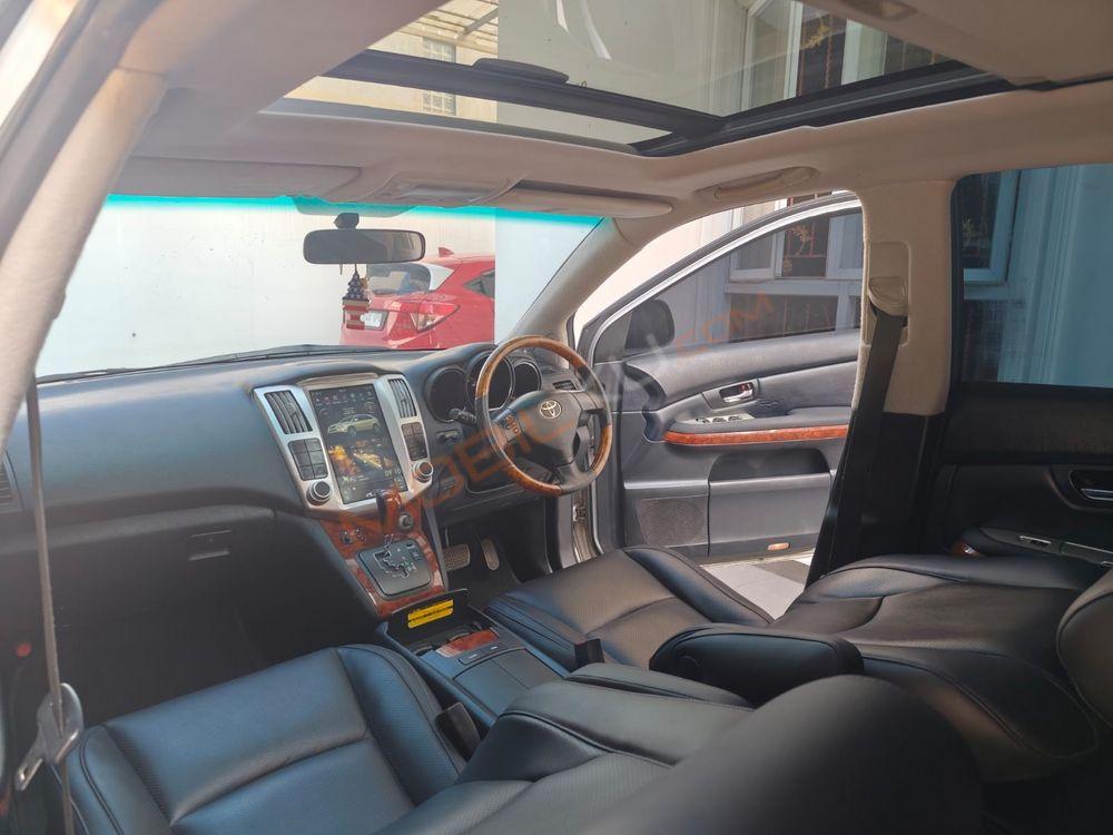 Mobil Toyota Harrier 2011