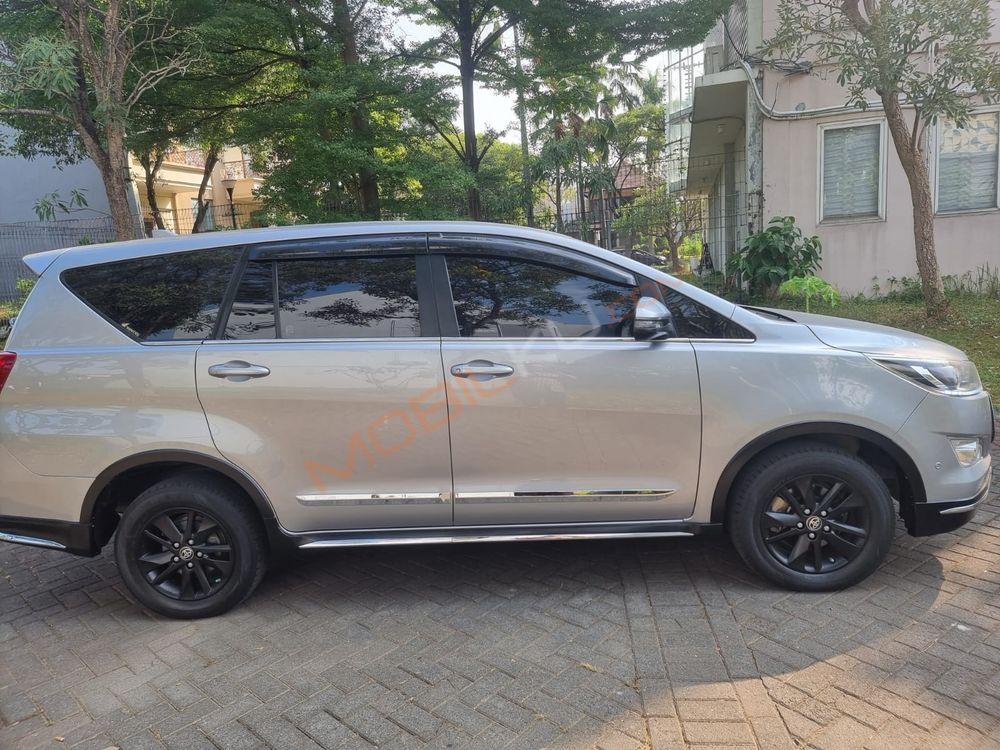 Mobil Toyota Kijang Innova 2019