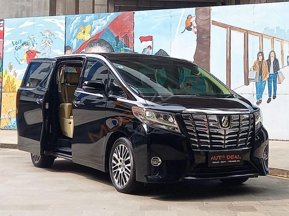 Mobil Toyota Alphard 2017