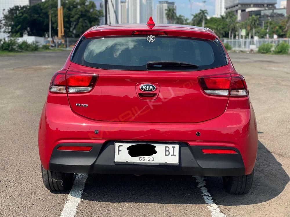 Mobil Kia Rio 2017