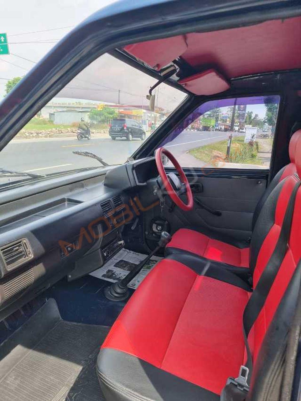 Mobil Isuzu Panther 2007