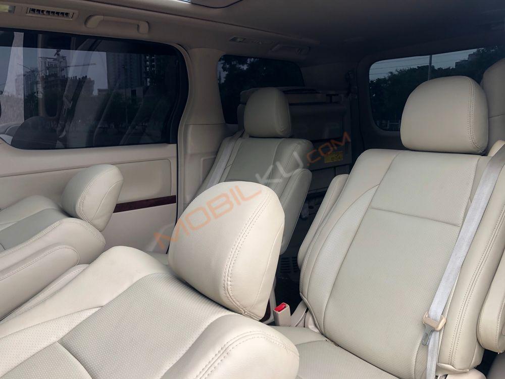 Mobil Toyota Vellfire 2010