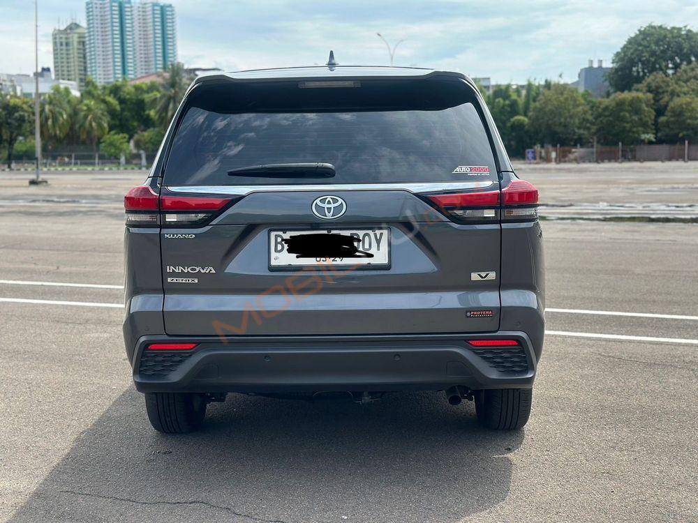 Mobil Toyota Kijang Innova Zenix 2024