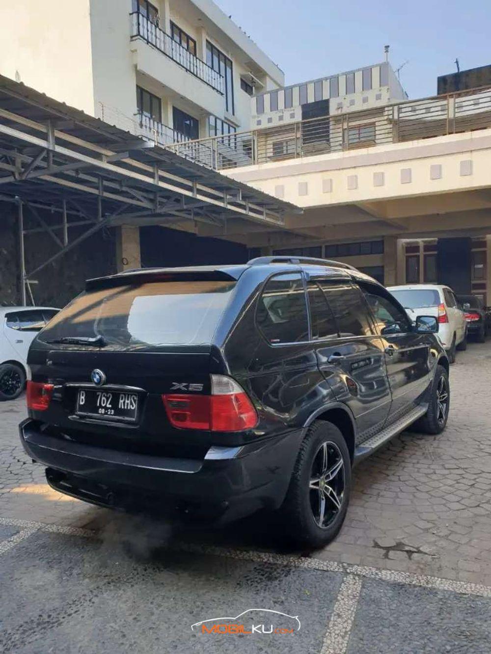 Mobil BMW X5 2003