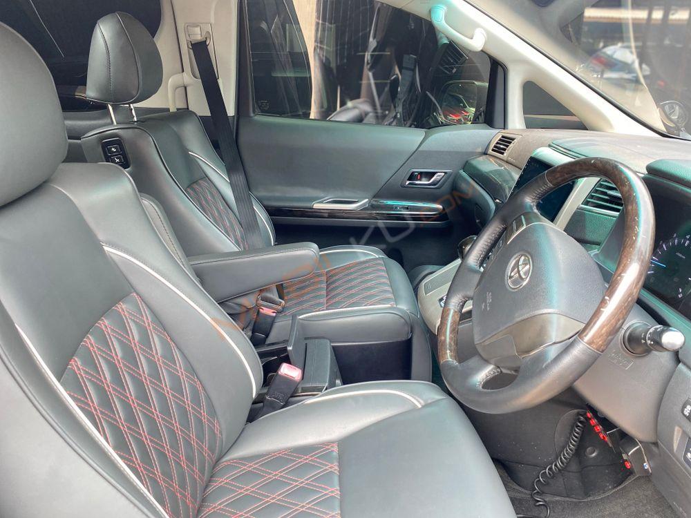 Mobil Toyota Vellfire 2013