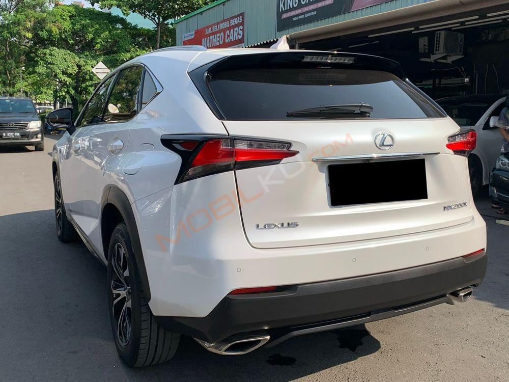Mobil Lexus NX 2017