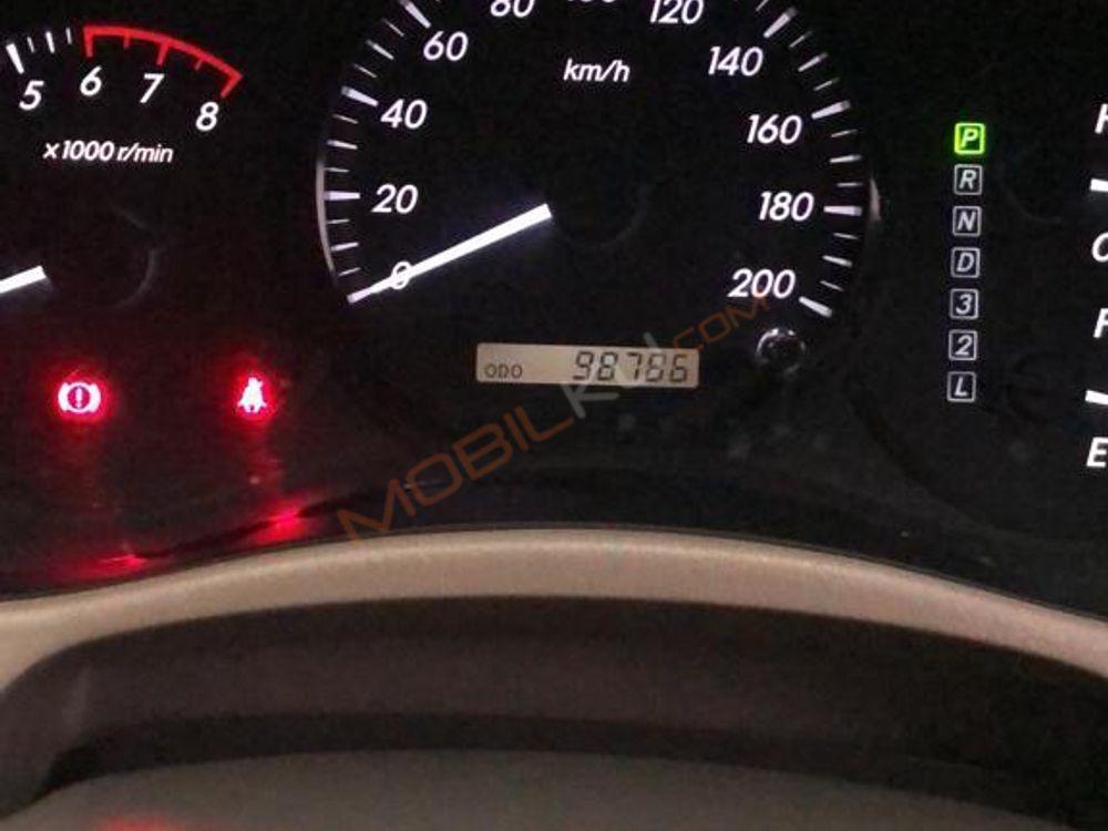 Mobil Toyota Kijang Innova 2012