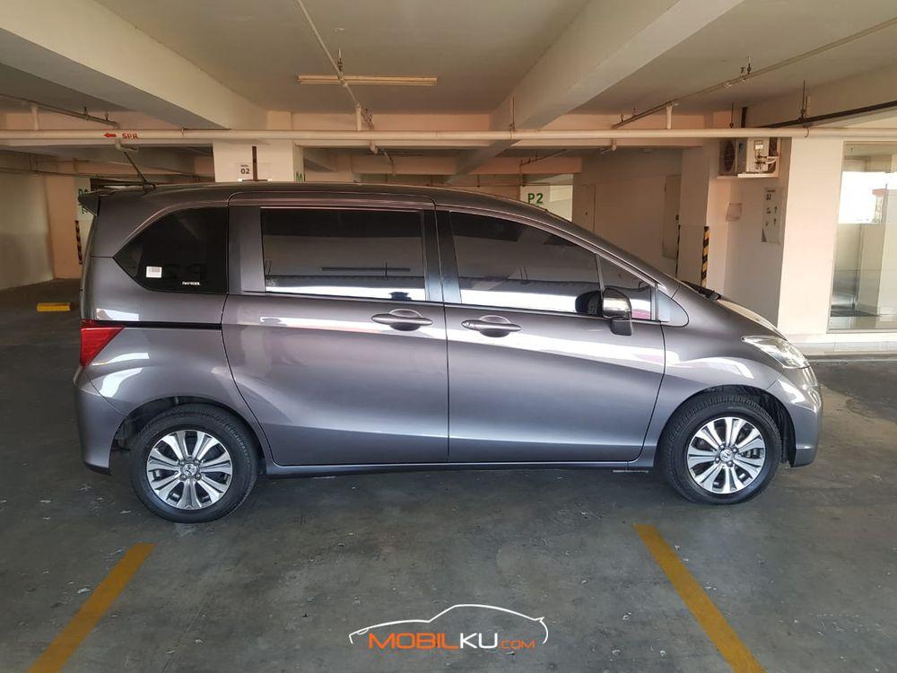 Mobil Honda Freed 2015