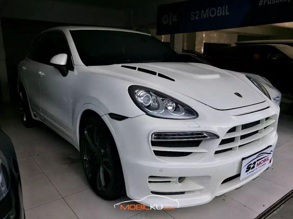 Mobil Porsche Cayenne 2011