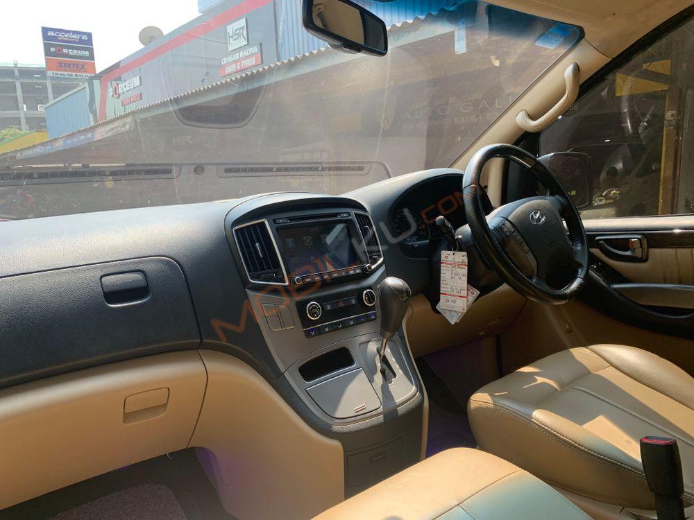 Mobil Hyundai H-1 2018