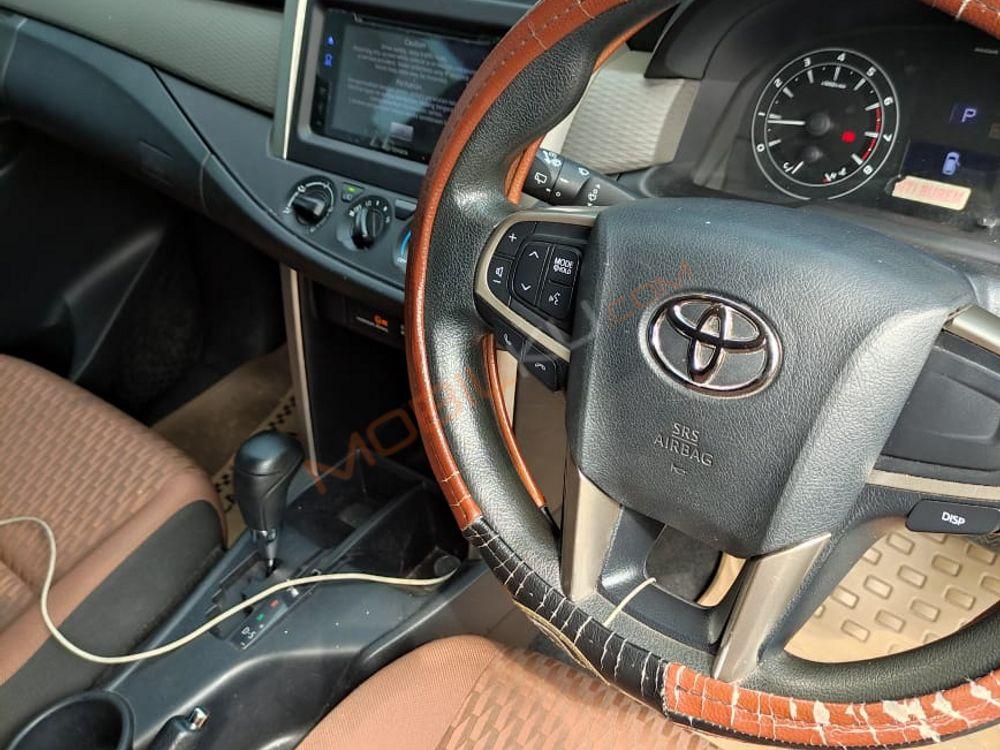 Mobil Toyota Kijang Innova 2017