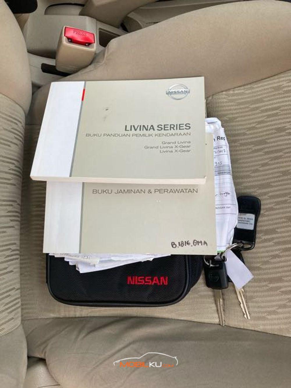 Mobil Nissan Grand Livina 2015
