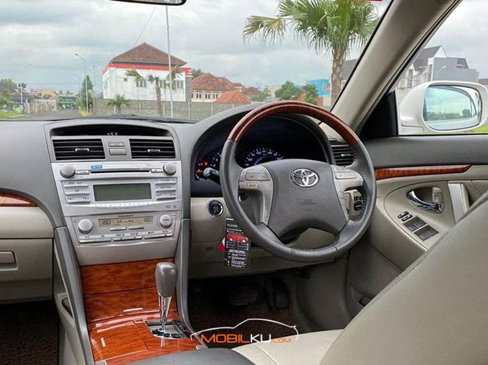 Mobil Toyota Camry 2011
