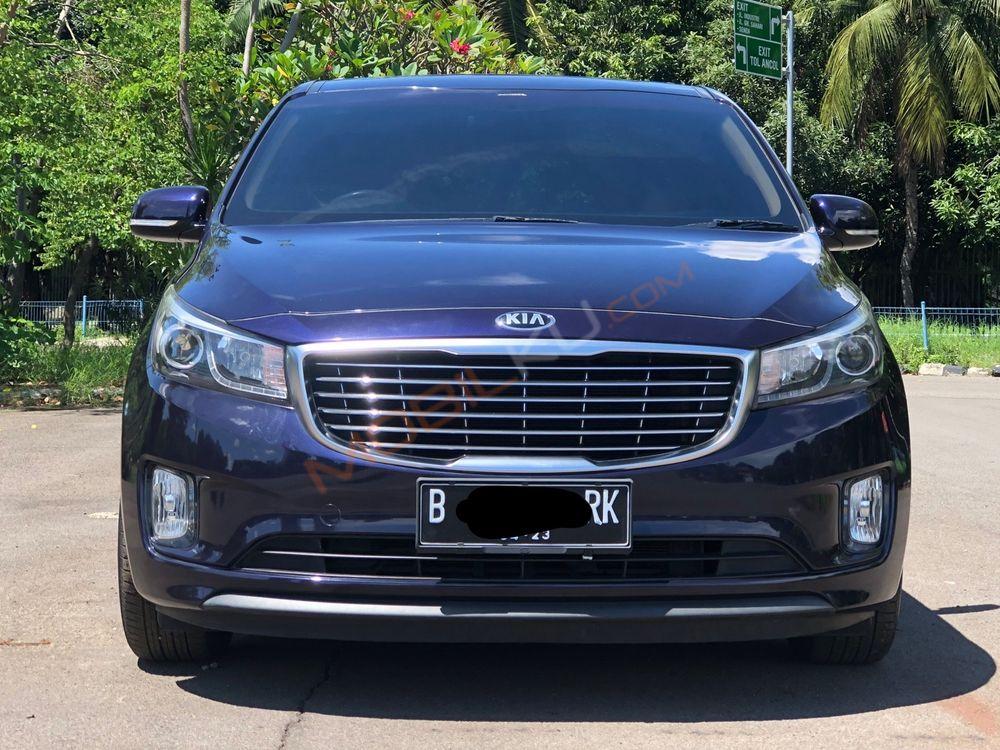 Mobil Kia Sedona 2017