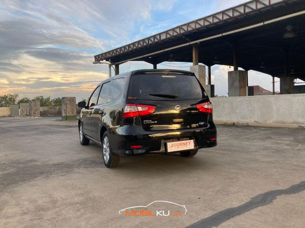 Mobil Nissan Grand Livina 2015