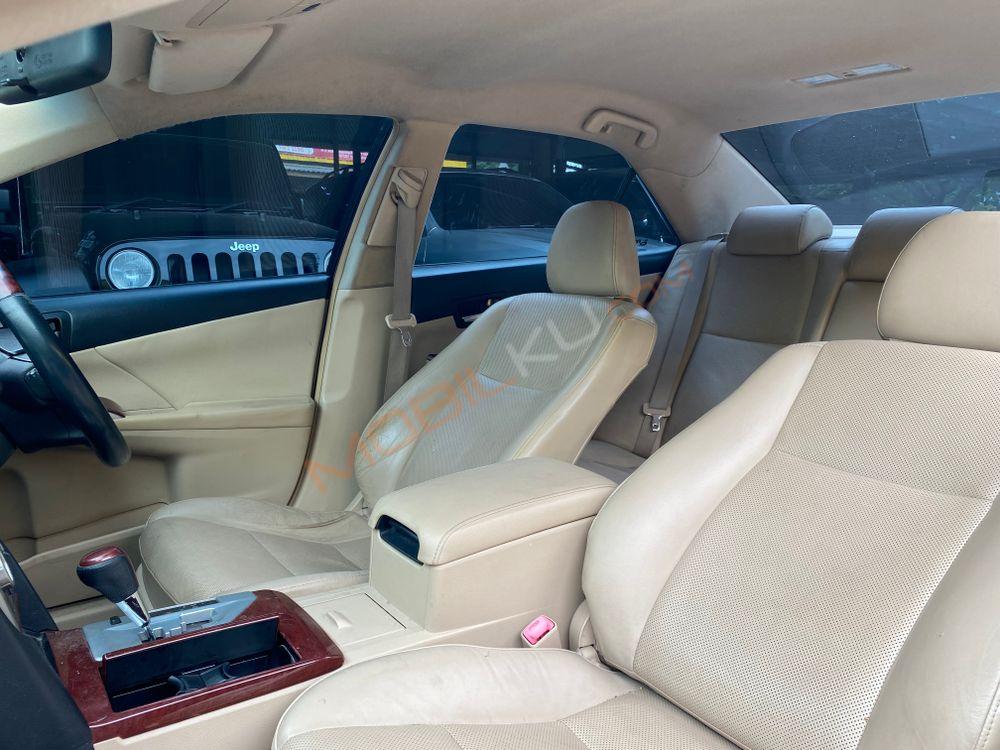 Mobil Toyota Camry 2013