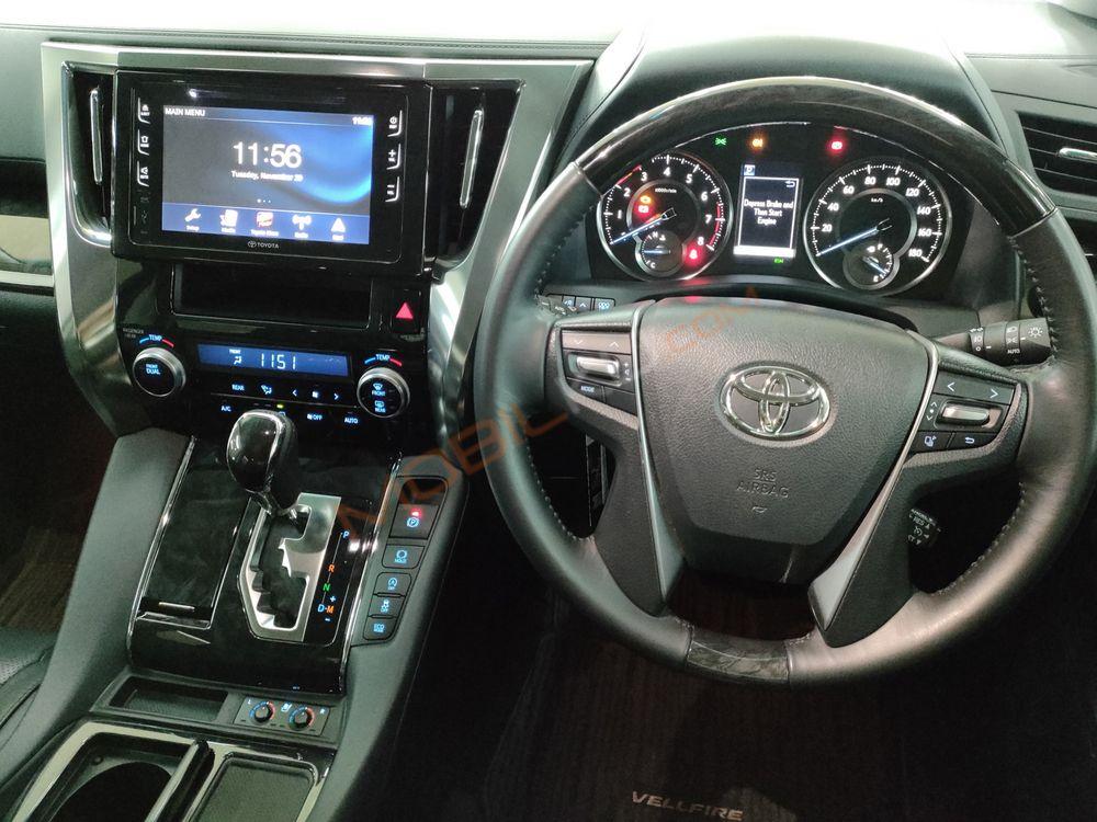 Mobil Toyota Vellfire 2019