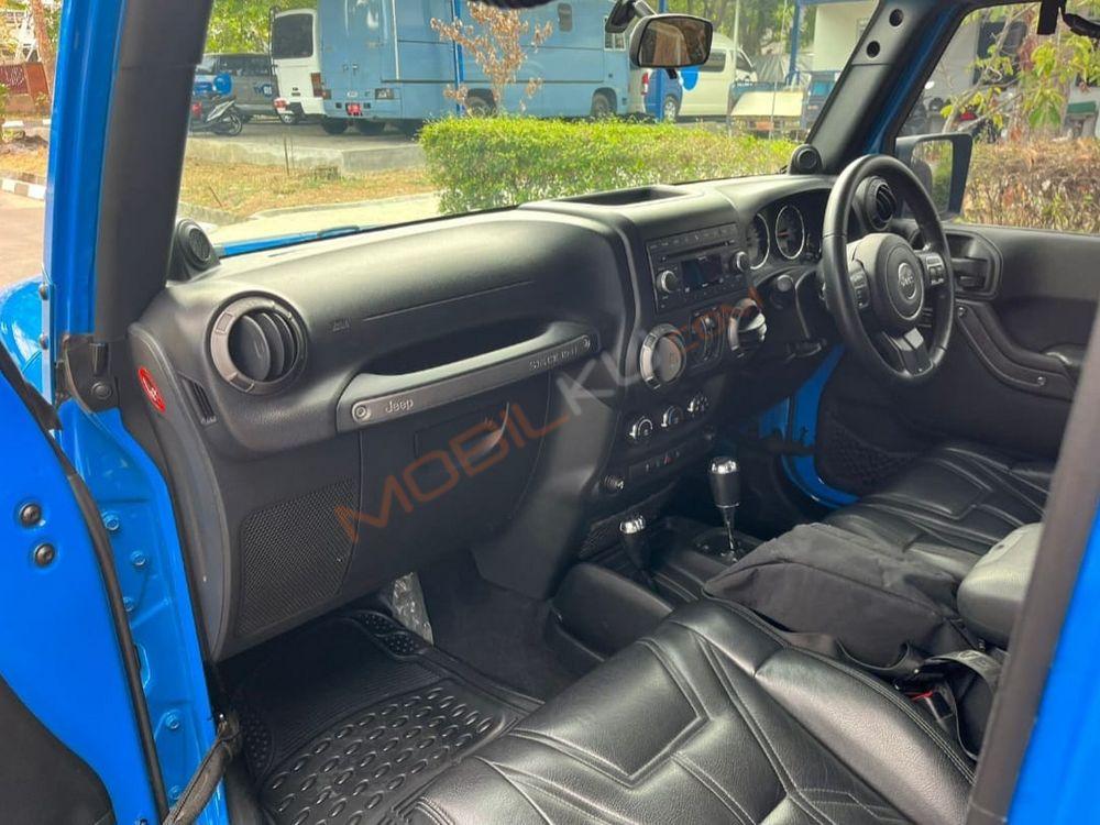 Mobil Jeep Wrangler 2011