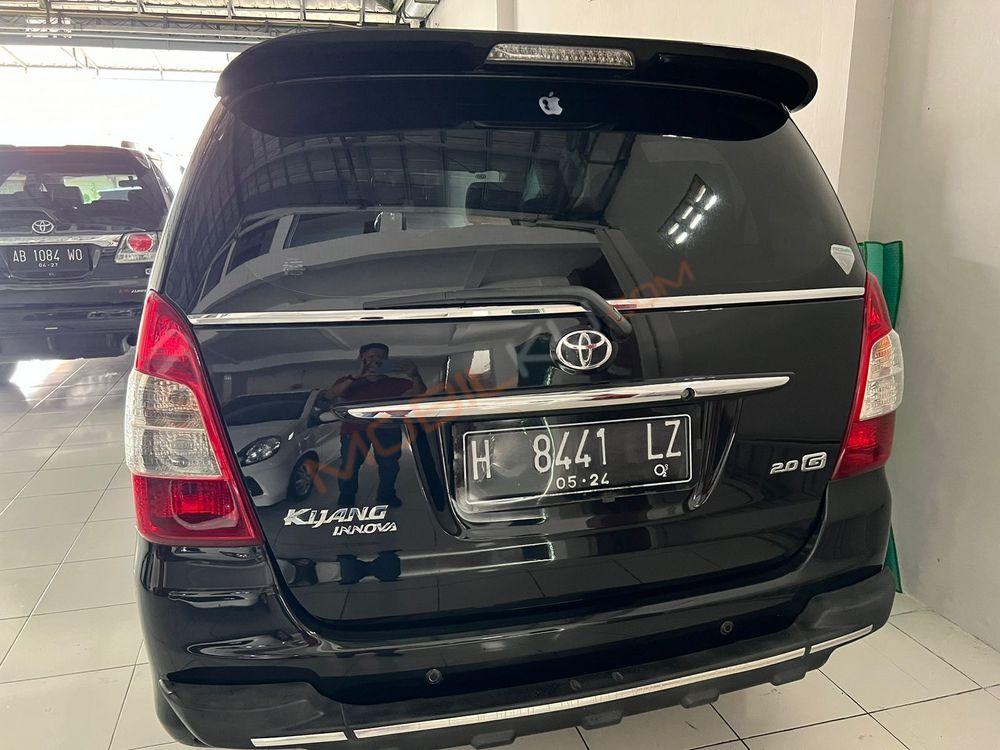 Mobil Toyota Kijang Innova 2010