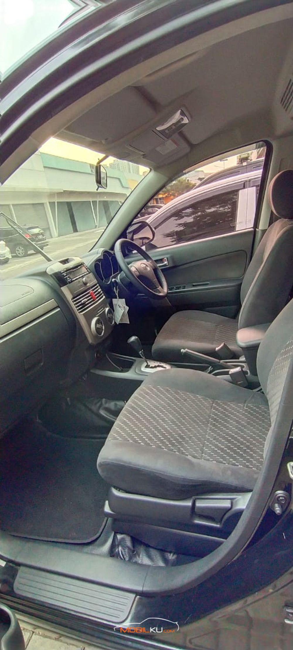 Mobil Toyota Rush 2014