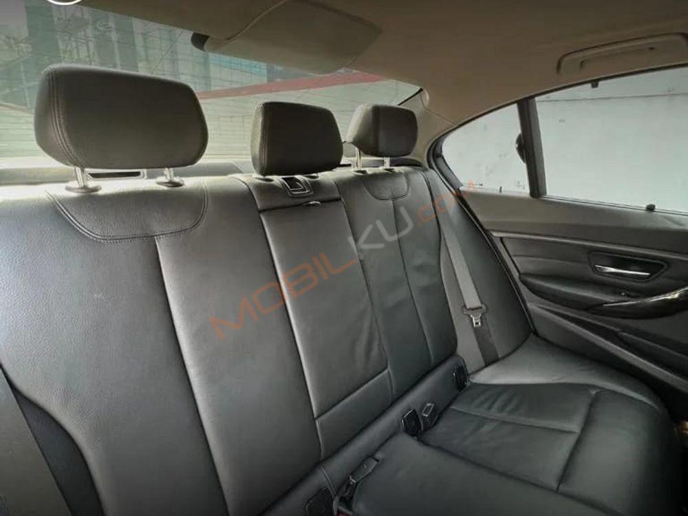 Mobil BMW 3 Series 2013