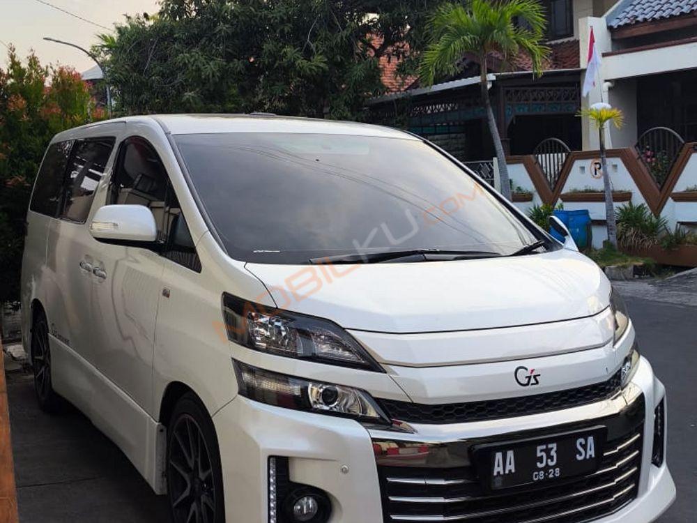 Mobil Toyota Vellfire 2013