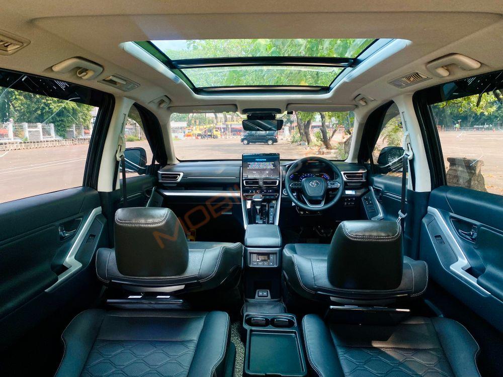 Mobil Toyota Kijang Innova Zenix 2024