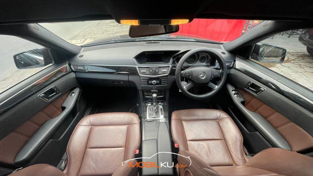 Mobil Mercedes-Benz E-Class 2011