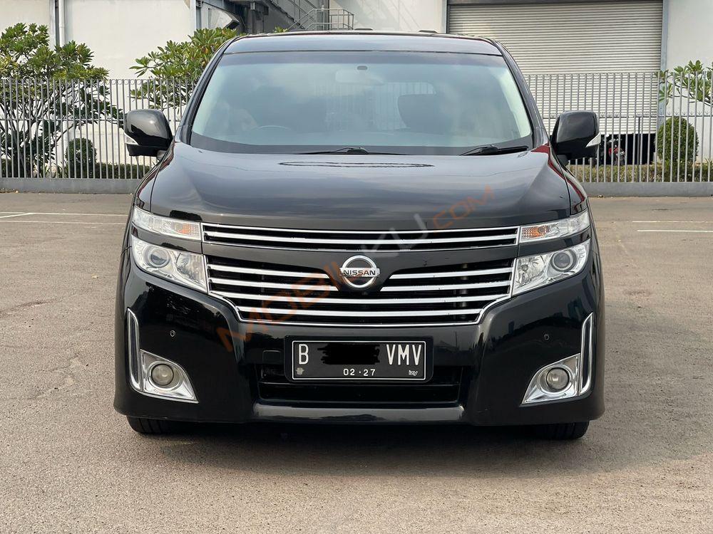 Mobil Nissan Elgrand 2013