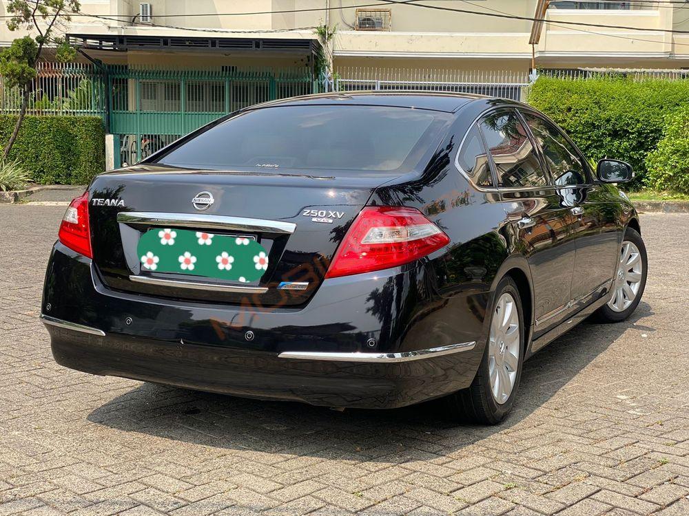 Mobil Nissan Teana 2010