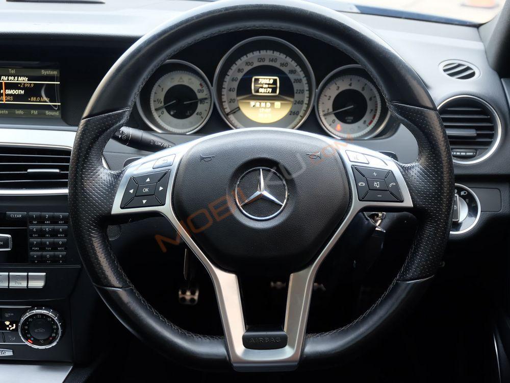 Mobil Mercedes-Benz C-Class 2012