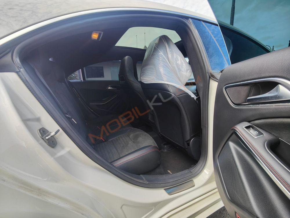 Mobil Mercedes-Benz CLA 2016