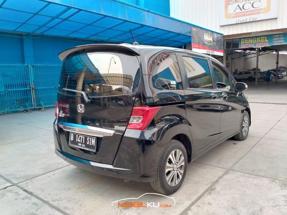 Mobil Honda Freed 2014