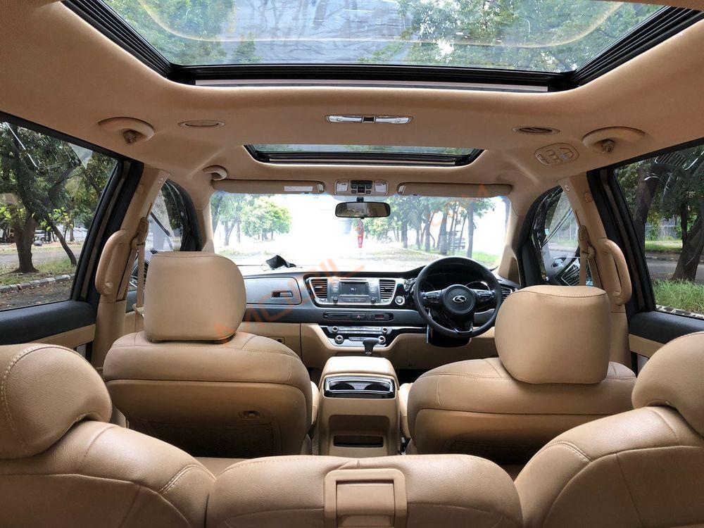 Mobil Kia Sedona 2017