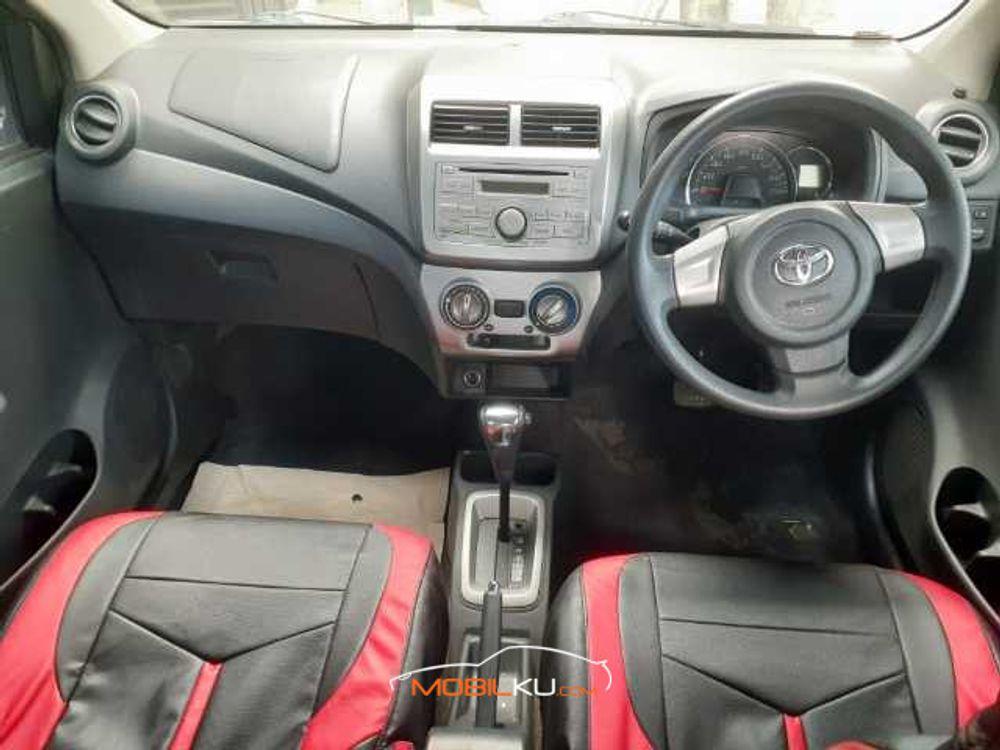 Mobil Toyota Agya 2016