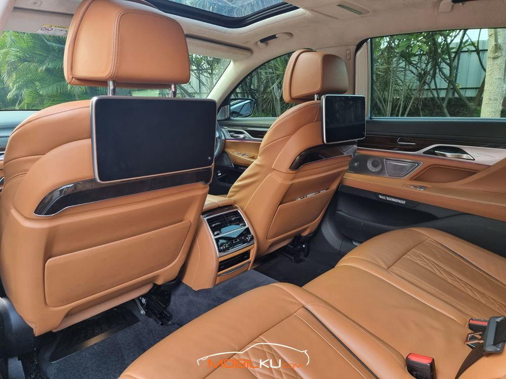 Mobil BMW 7 Series 2016