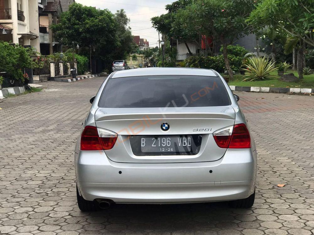Mobil BMW 3 Series 2006