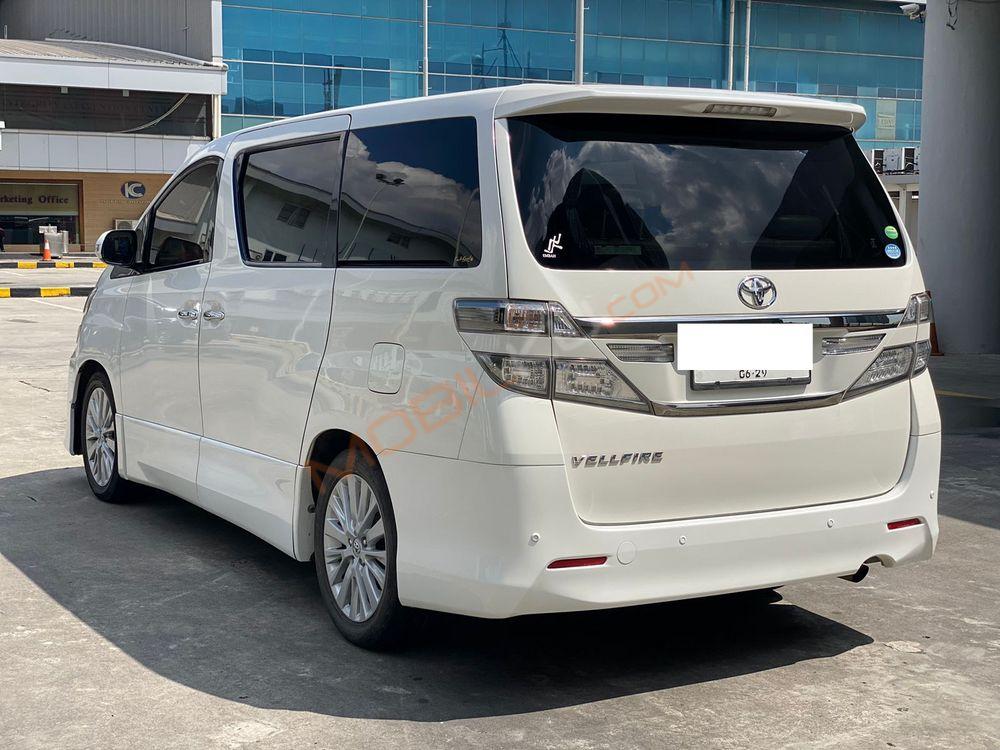 Mobil Toyota Vellfire 2014