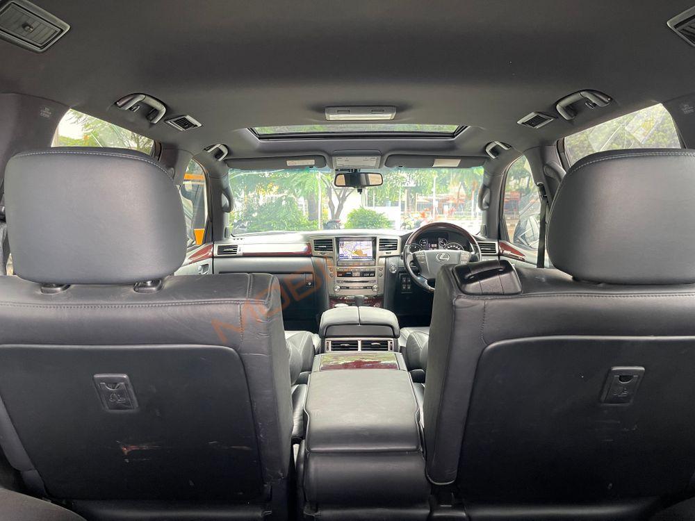 Mobil Lexus LX 2015