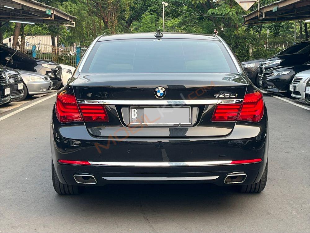 Mobil BMW 7 Series 2014