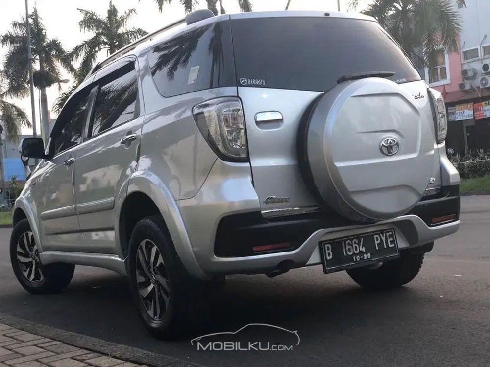 Mobil Toyota Rush 2015