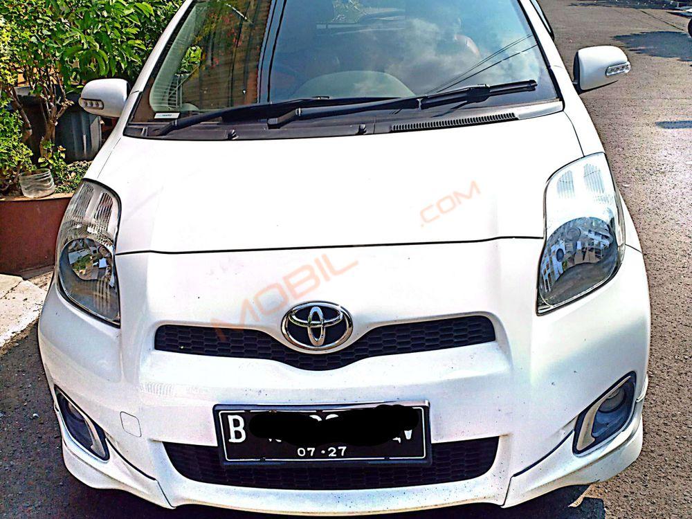 Mobil Toyota Yaris 2012