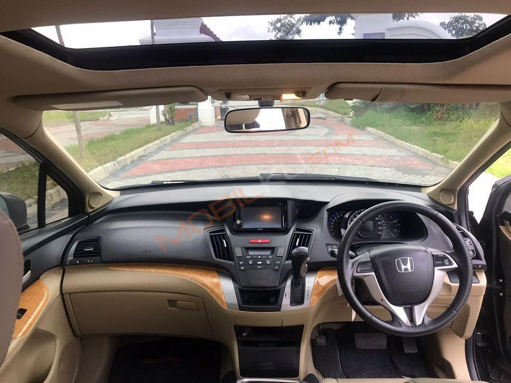Mobil Honda Odyssey 2011