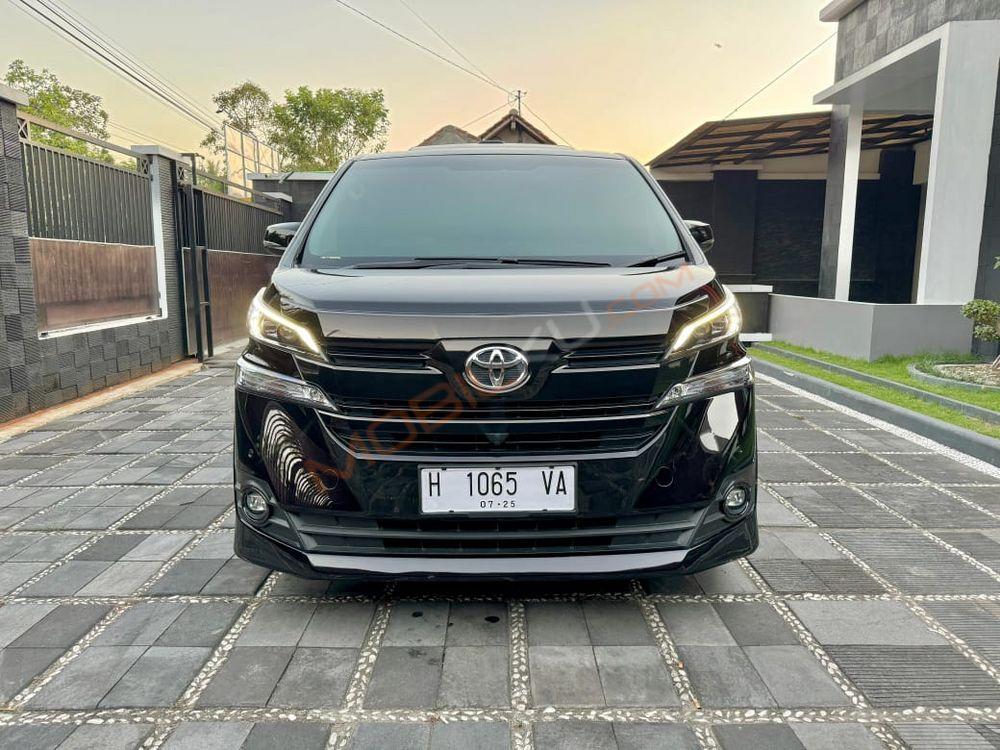 Mobil Toyota Vellfire 2015