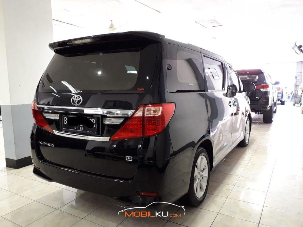 Mobil Toyota Alphard 2014
